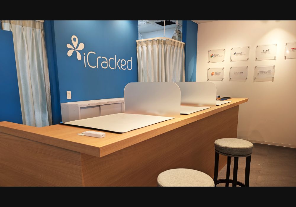 iCracked Store アクタ西宮の公式サイトに掲載された店舗・入口の画像